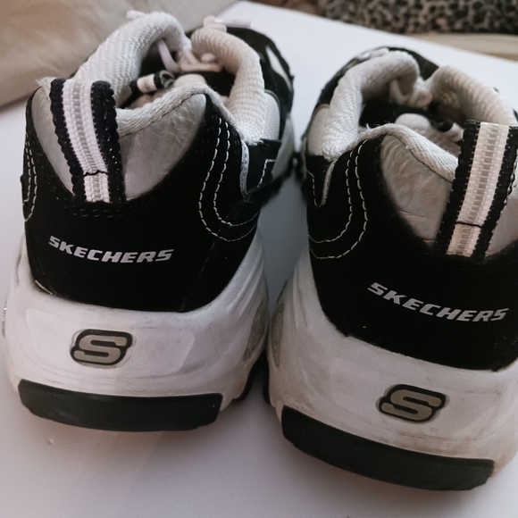 Sketchers 9 - Picture 4 of 7